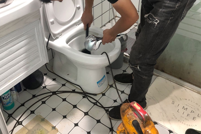 克孜勒苏柯尔克孜马桶堵塞自己疏通还是找师傅？专业上门服务让你省时更省心